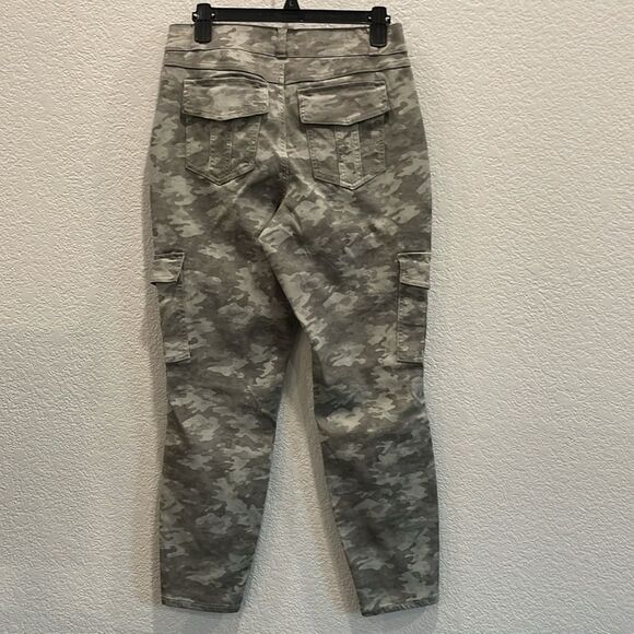 NEW Spanx Stretch Twill Ankle Cargo Pant in Stone Wash Camo Size XL Petite - Picture 7 of 10